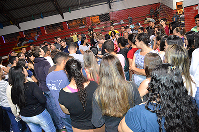 No sistema organizado pelos próprios candidatos, a cada duas horas era feita uma chamada para controlar a presença no ginásio