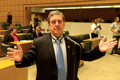 Deputado Abelardo Camarinha, em reunião na Assembleia Legislativa
