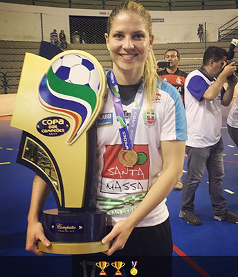 ADEUS? — Bianca pode estar se despedindo do time de Santa Cruz