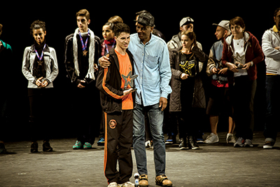 Robson recebe troféu no festival