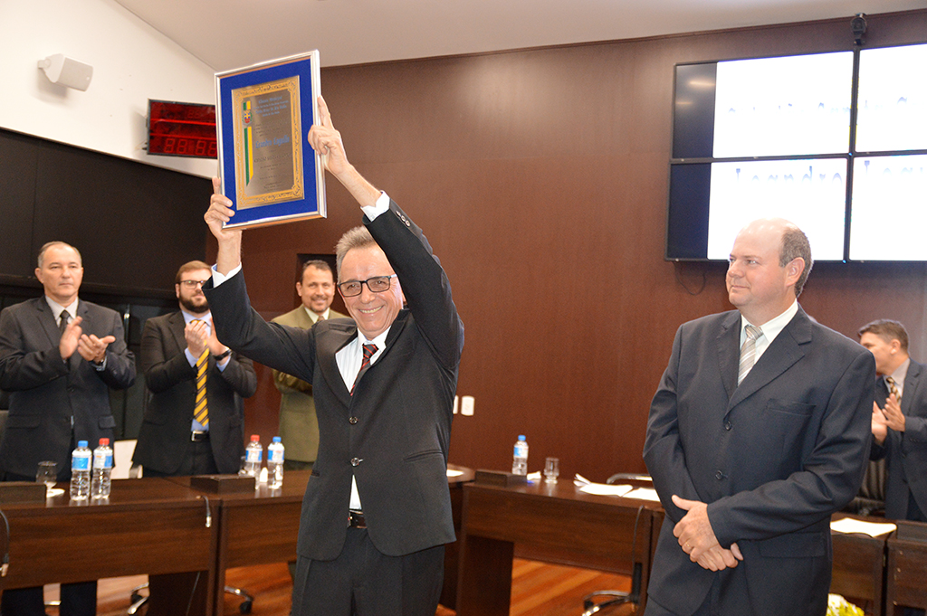 Empresário recebe título de cidadão