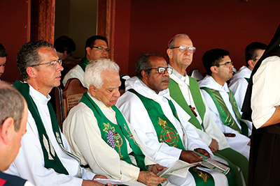 INAUGURAÇÃO — Padres dominicanos durante a solenidade de ontem