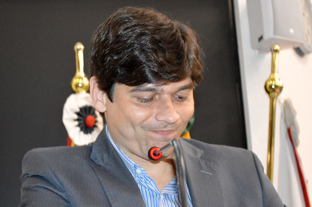 ‘Pesquisa’ comemorada pelo prefeito teve solenidade paga