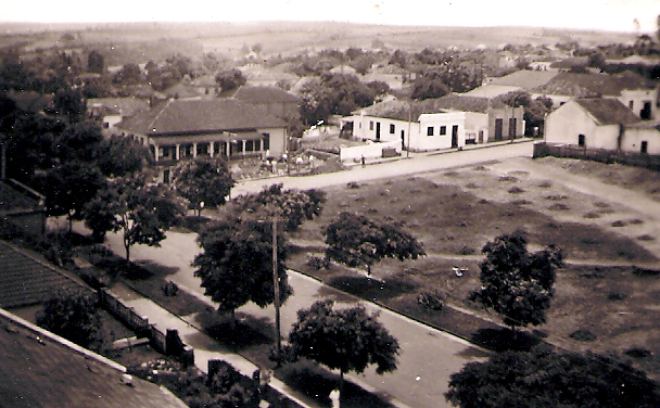 Em 1952, ainda existiam restos do antigo cemitério que ficava no centro de S. Cruz, no terreno onde existe o 1º Distrito Policial, ao lado do Fórum