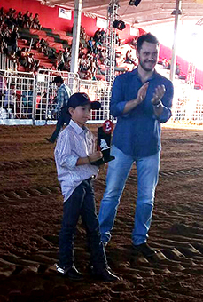 Prefeito Guidio premia João Pedro