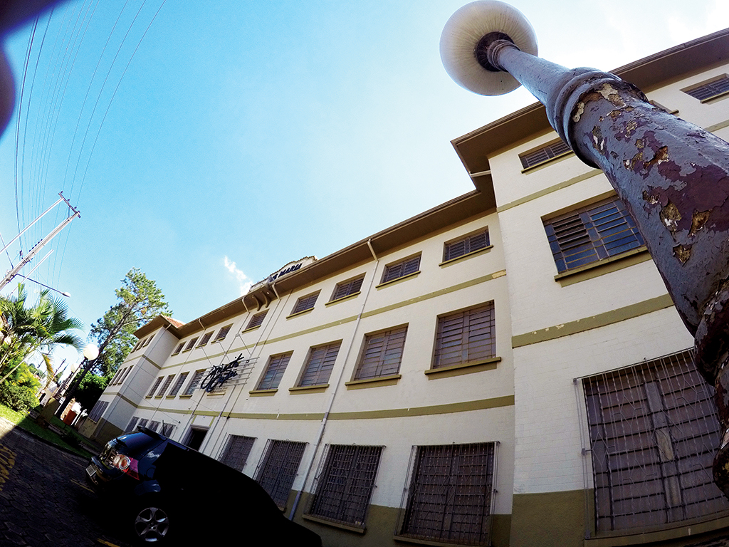 O MP considerou plenamente regular o uso do prédio da faculdade Oapec