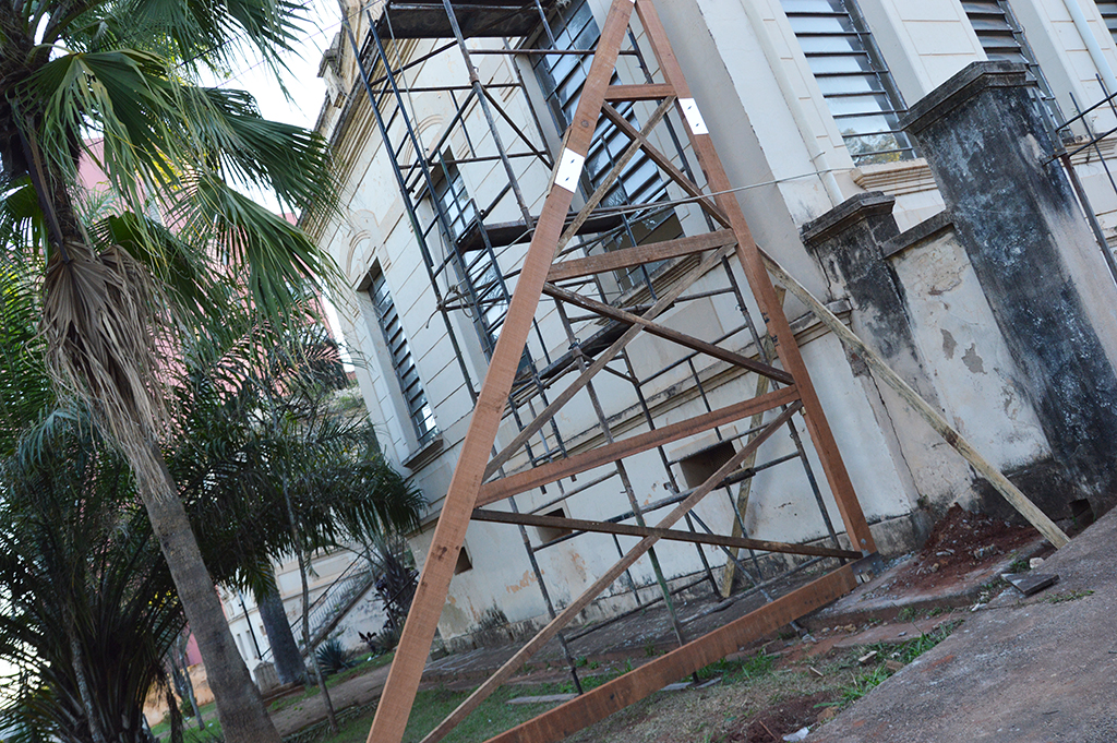 Prédio histórico de Santa Cruz recebe reparos de emergência