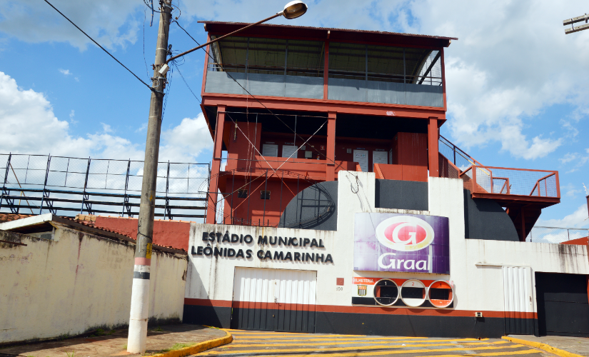Estádio interditado complica Santacruzense