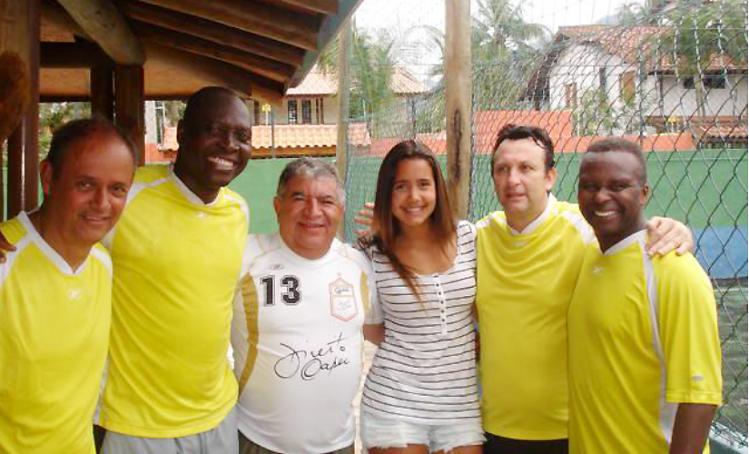 Já aposentado, Rincón jogou bola com santa-cruzenses