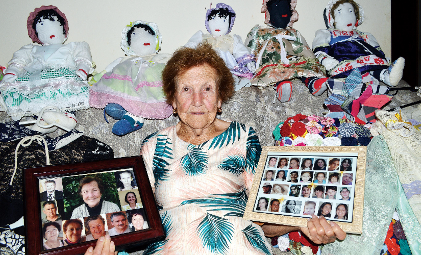 Aos 95 anos e na ativa, costureira de Santa Cruz faz roupas e bonecas de pano