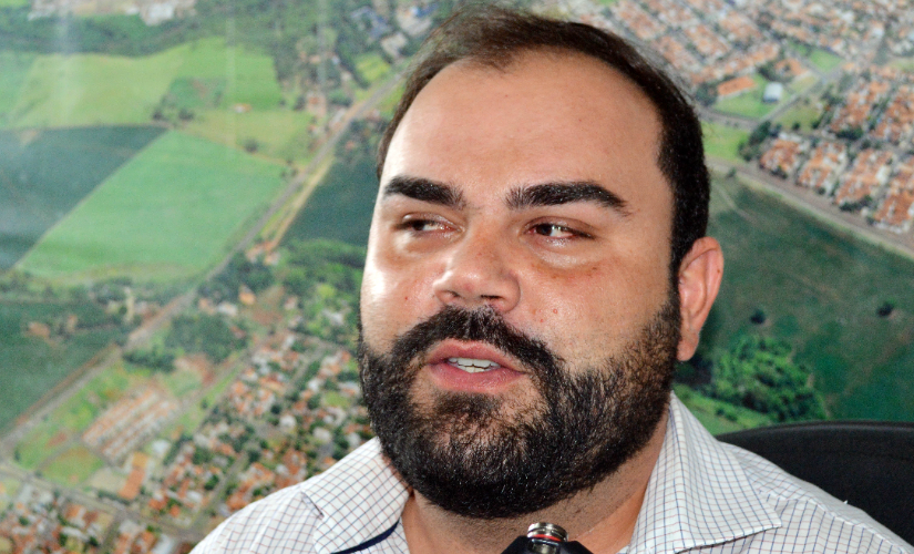 Prefeito cria comissão para revisar valores e suspende vencimentos de 3.334 carnês de IPTU