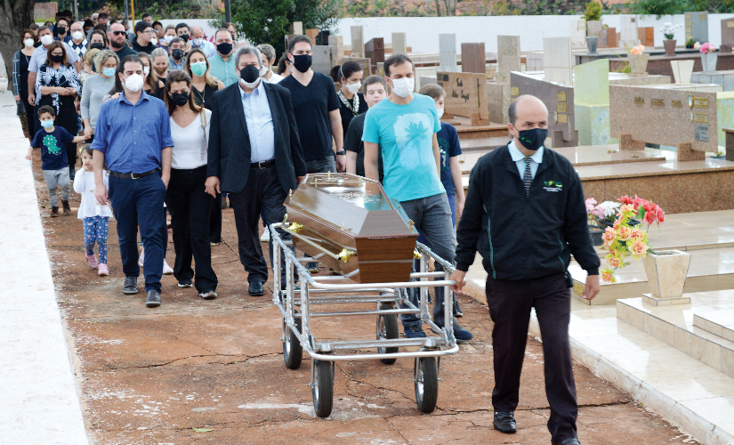 Mãe do filósofo Mário Sérgio Cortella é sepultada em Santa Cruz