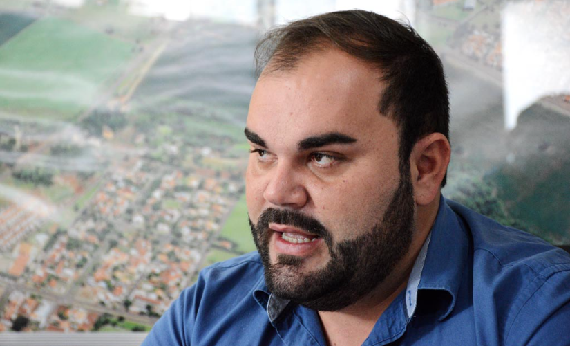 Diego enfrenta pressão após demitir secretário
