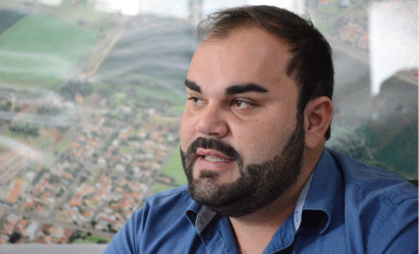 Diego devolve verba de R$ 245 mil para merenda depois de um ano sem dar benefício a alunos carentes
