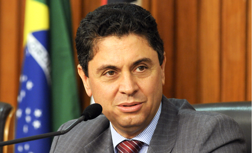 Ex-prefeito Claury, pai de Pocay, privatizou o lixo. E serviço colapsou