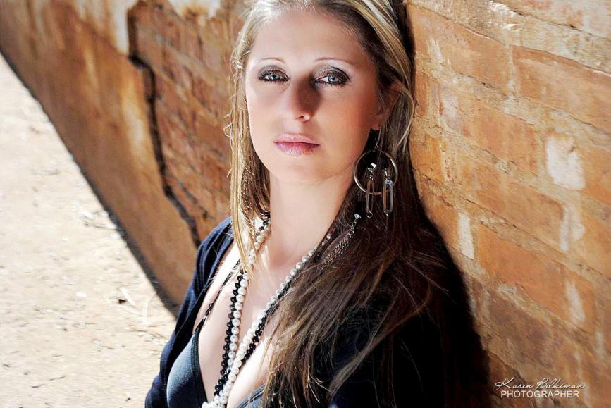 A pirajuense Eliana Dalava também comemorou mais um ano de vida. Este colunista deseja votos de felicidades!