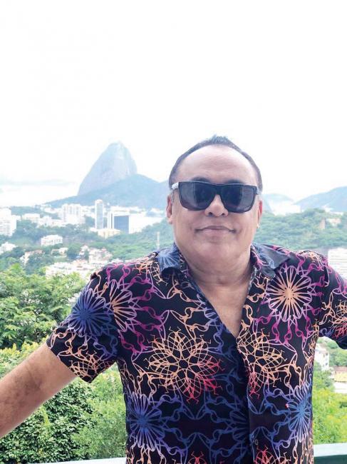 1 O diretor e produtor dos artistas José Mariano completou mais um ano de vida. Esta Coluna não poderia de registrar esse momento tão especial. Desejamos ao amigo, um ano novo recheado de coisas boas e inovadoras!!! Mariano é conhecido por ser amigo da celebridade David Brasil, além de ter participado da carreira do artista Gugu Liberato. Felicidades, meu querido, você merece!