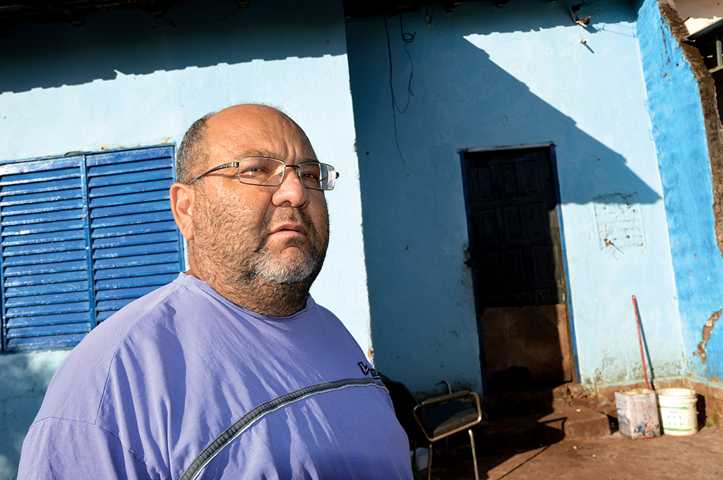 Casa invadida importuna moradores da vila Popular