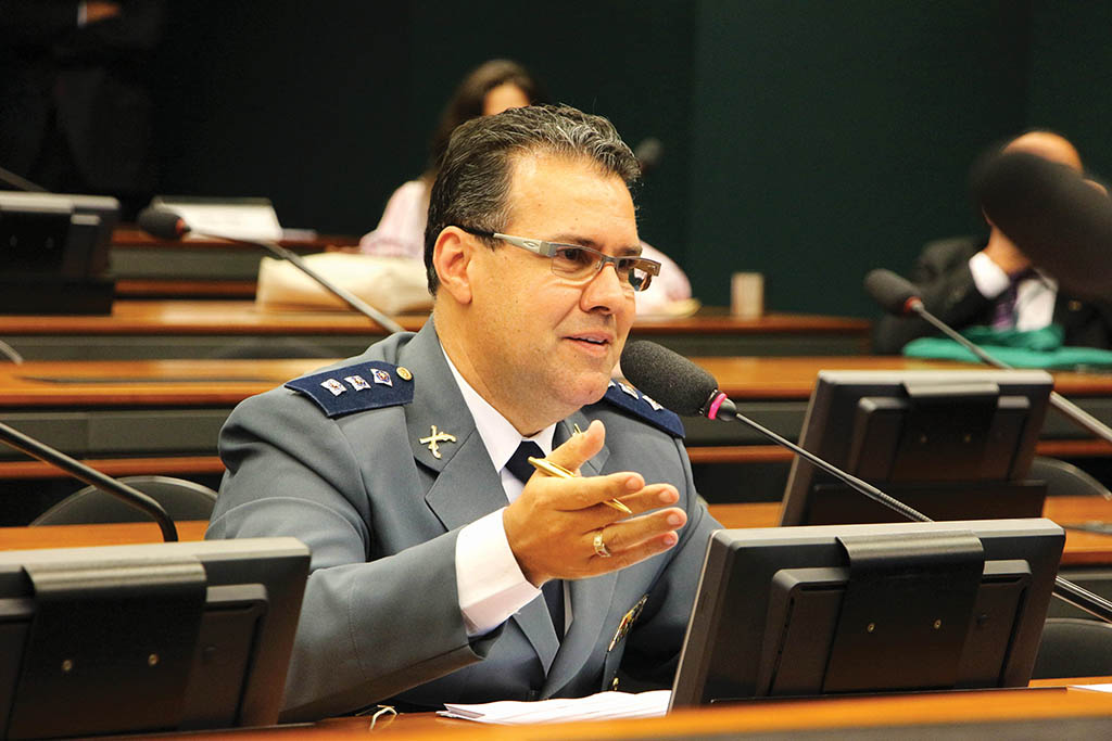 Capitão Augusto deixa vice-liderança e sai alfinetando grupo de Jair Bolsonaro