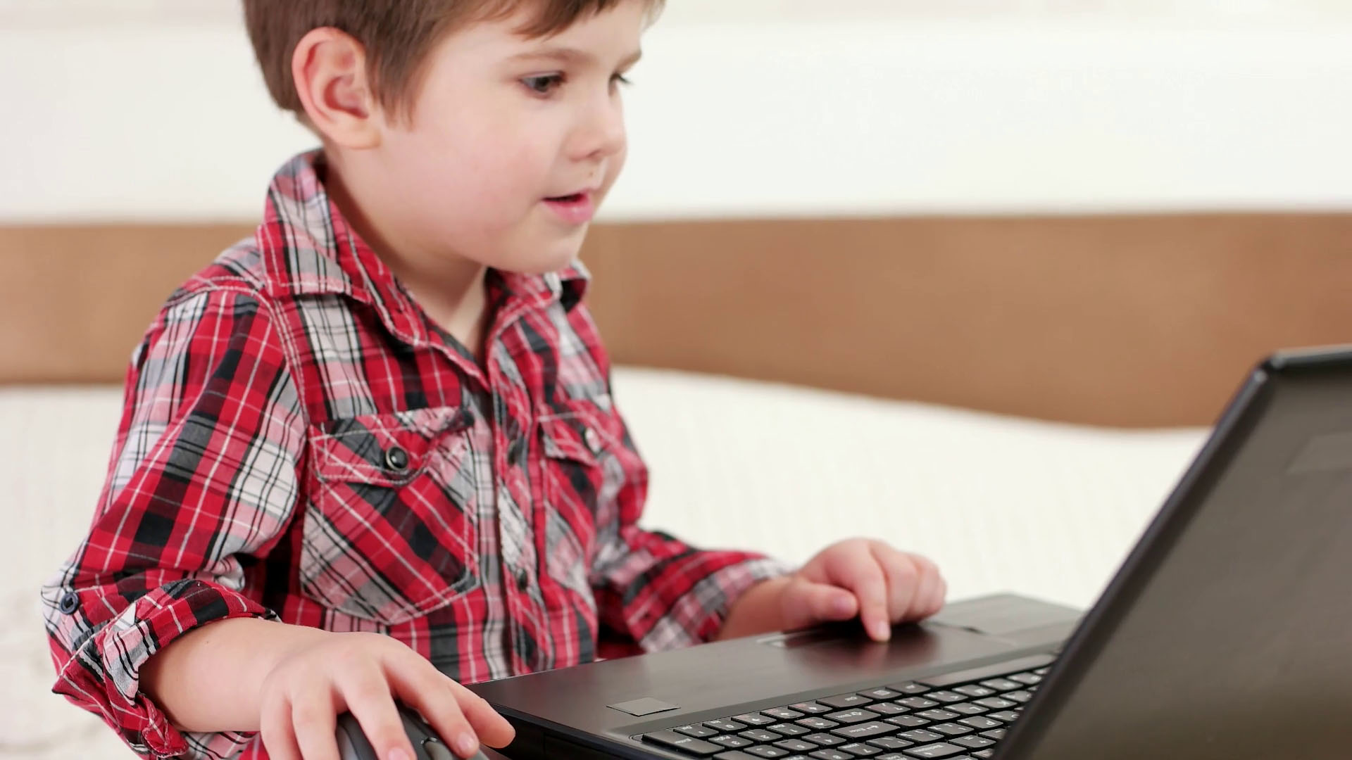 Exposição ao computador pode afetar jovens