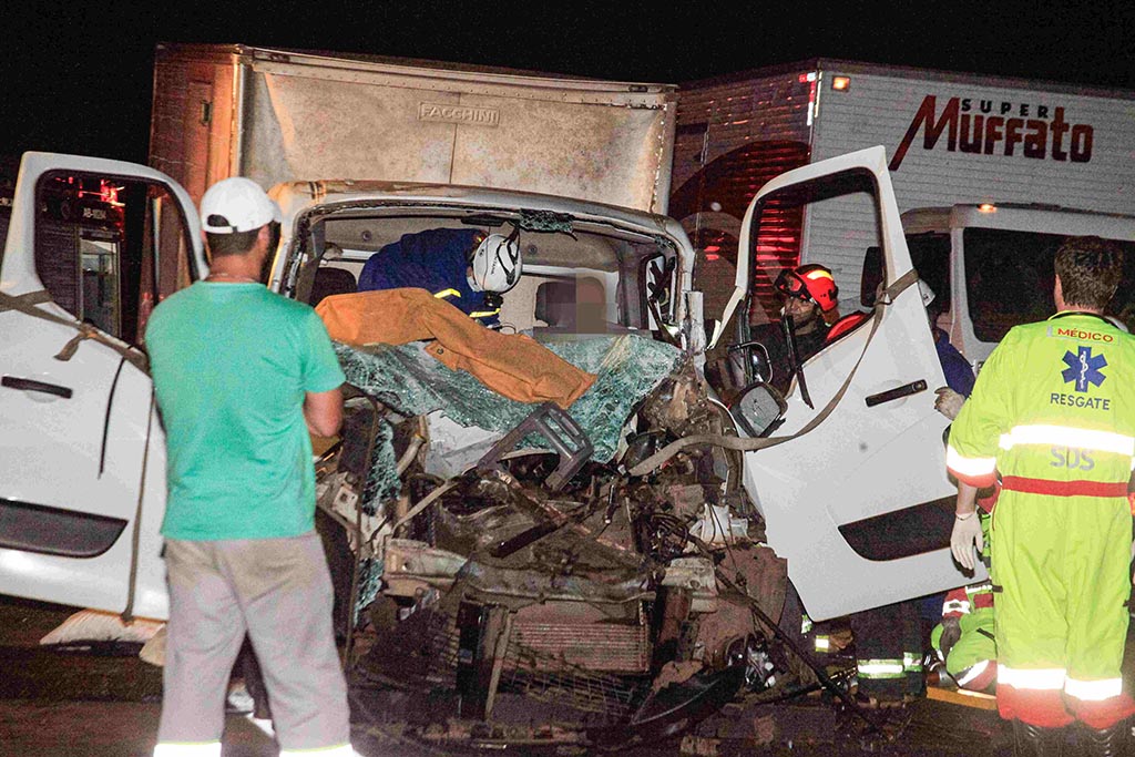 Acidente grave fere um na rodovia Orlando Quagliato