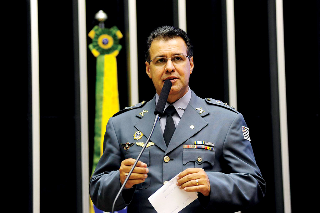 Deputado Capitão Augusto acusa prefeito de Ourinhos de promoção em jornal
