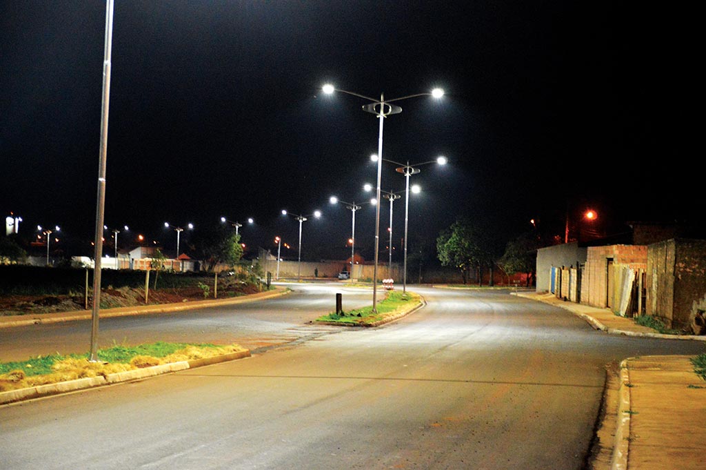 Iluminação em avenida já é parcial no São João e deve ser total em poucos dias
