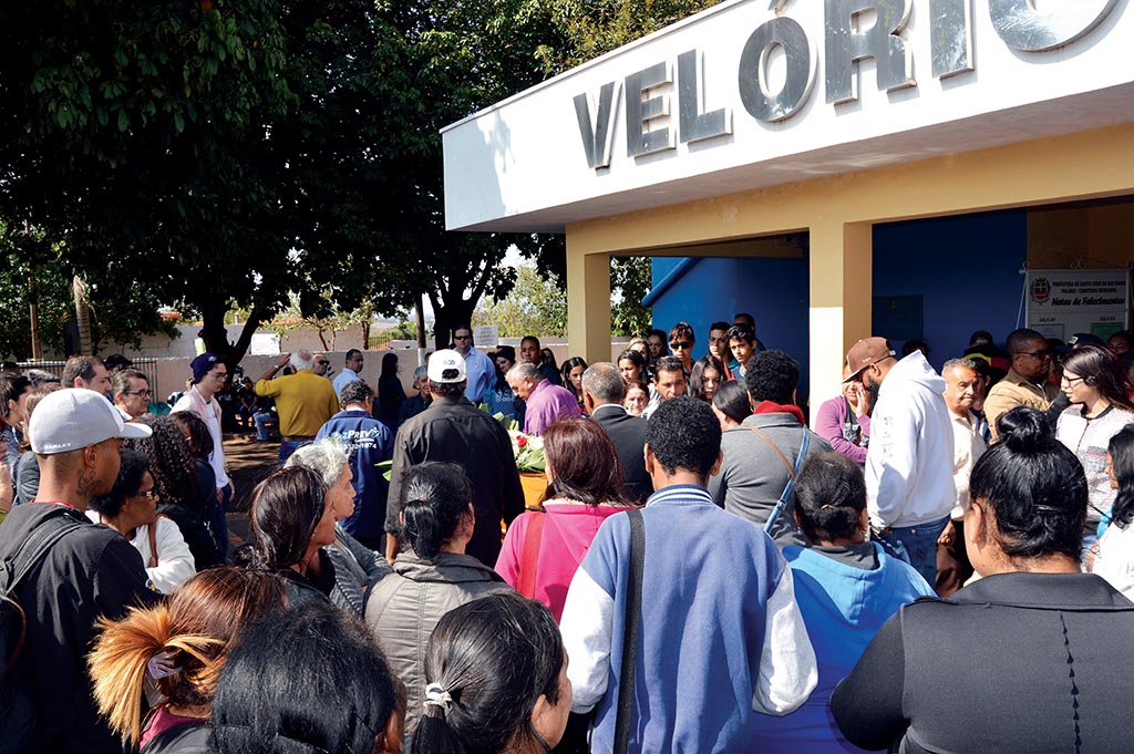 Tragédia que matou três jovens comoveu população de Santa Cruz