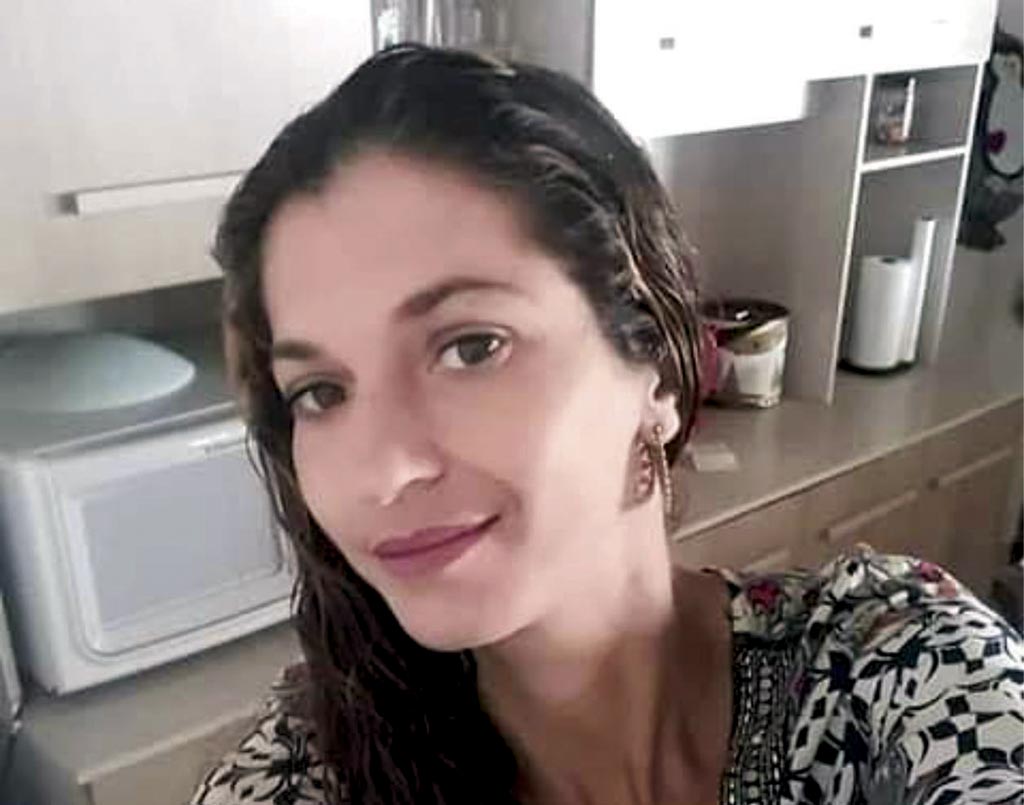 Homem mata ex-mulher na frente de filho criança