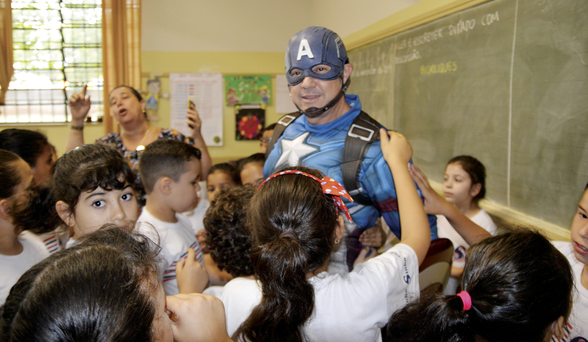 Capitão América encanta ‘Sinharinha’