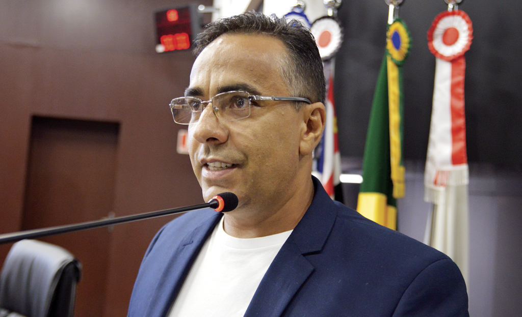 Verbo mudou significado do projeto de Joel sobre distribuição de uniformes