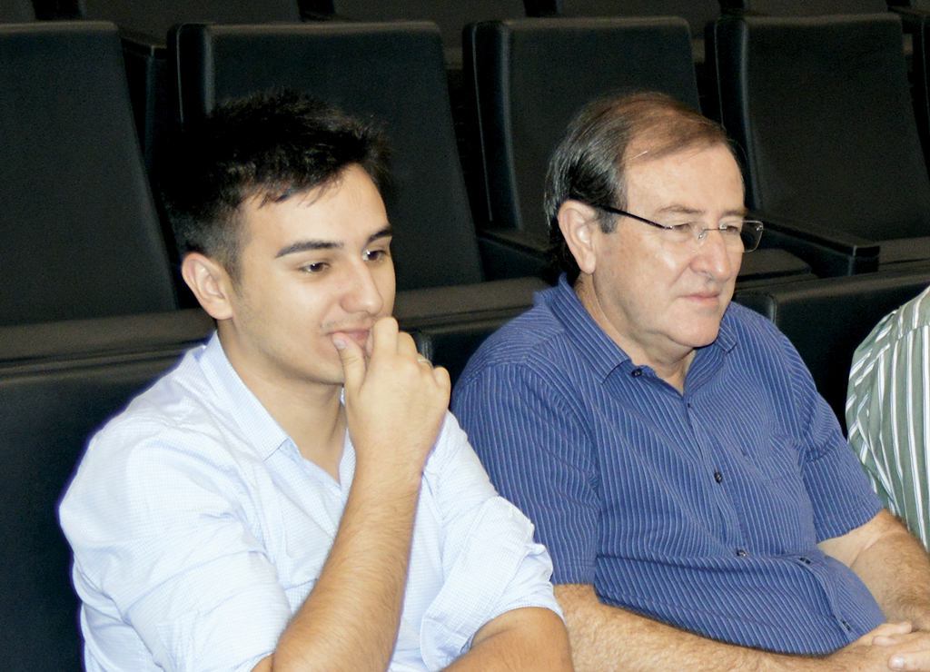Ministério Público abre inquérito para apurar benefícios de Otacílio a jornal