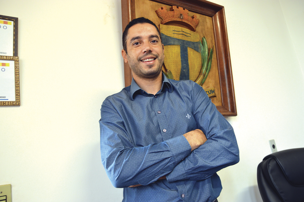 Prefeito de São Pedro  é denunciado por usar  gabinete para filiações