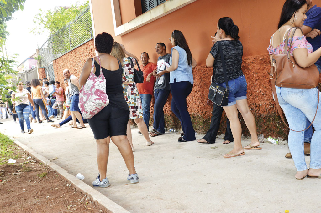 Uma fila típica de brasileiro