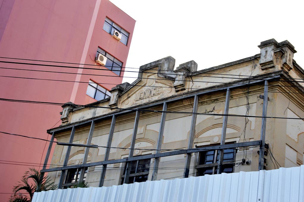 Estado não quer restaurar prédio histórico