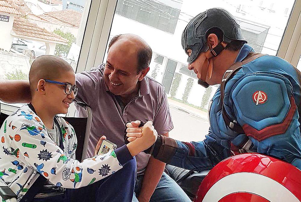 'Super-herói' de Santa Cruz  visitou o Hospital Amaral Carvalho