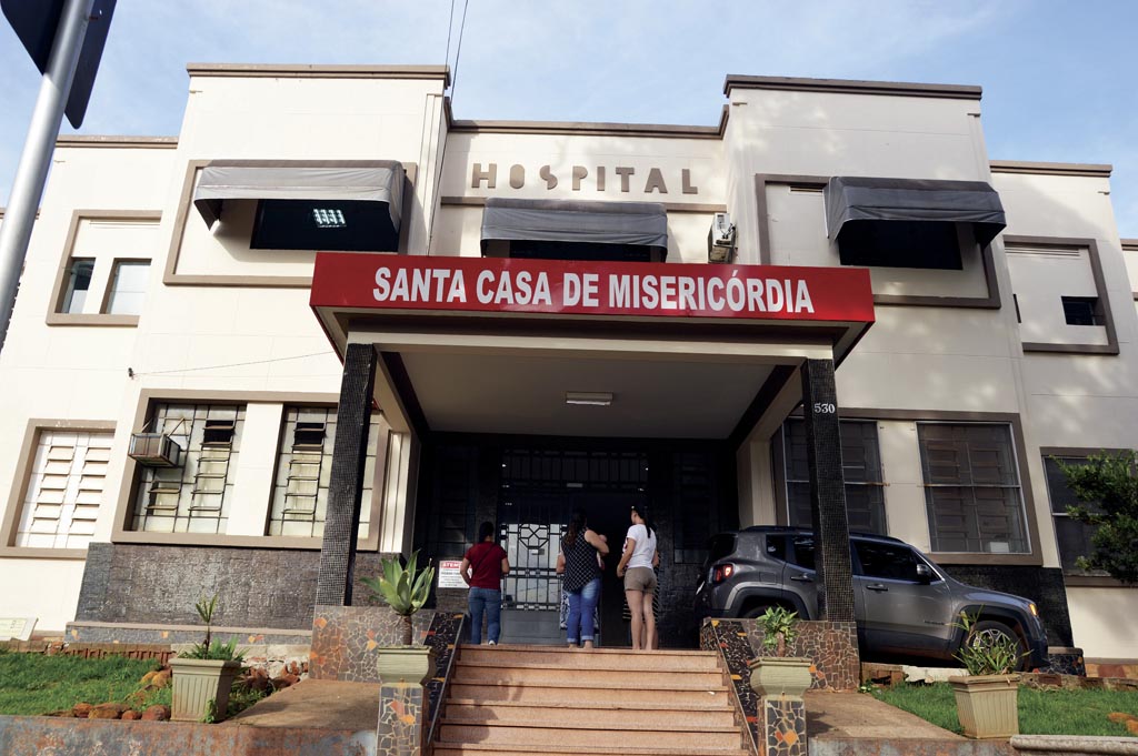 Médicos são readmitidos após intervenção que deve durar cinco anos