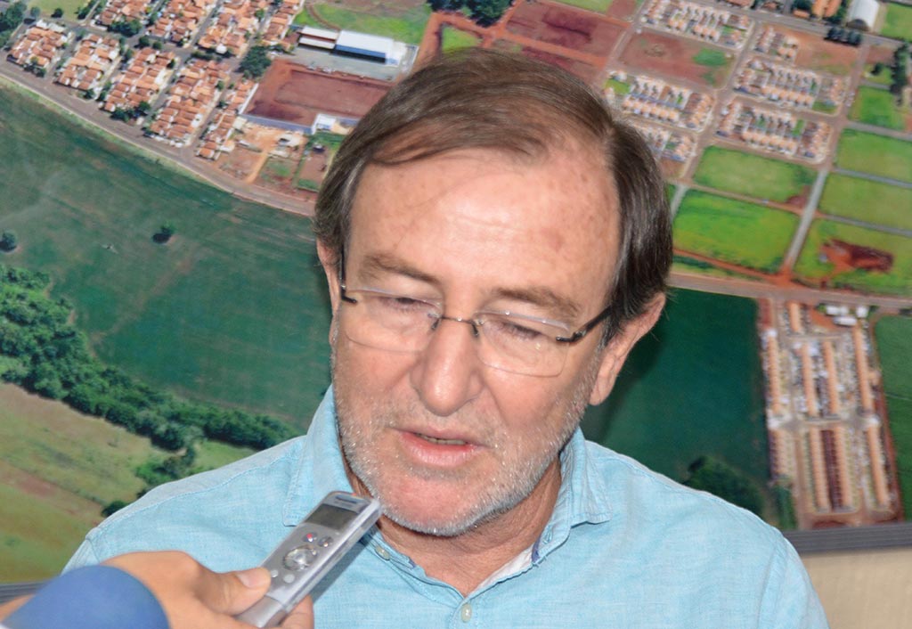Vereadores derrubam vetos do prefeito a índices salariais da Câmara