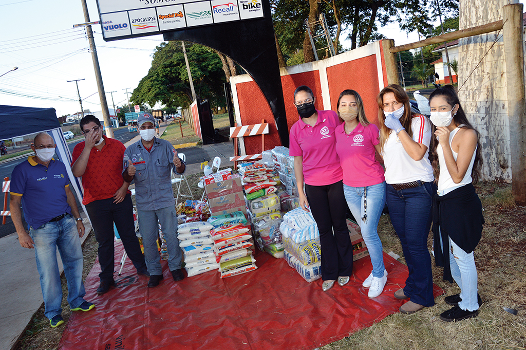 Bombeiros e entidades promovem campanha de doação de alimentos