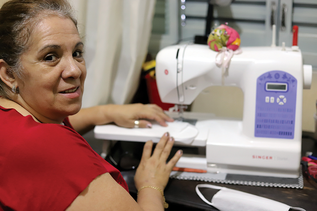 Special Dog doa mais de 4 mil máscaras; Sesi distribui milhares de marmitas