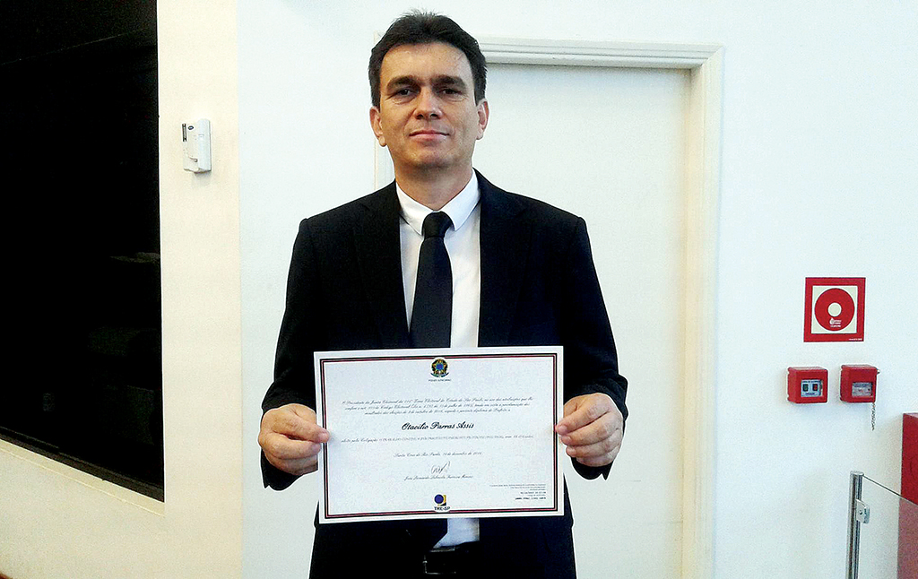 Otacílio contrata sem licitação empresas de seu ex-secretário para gravações