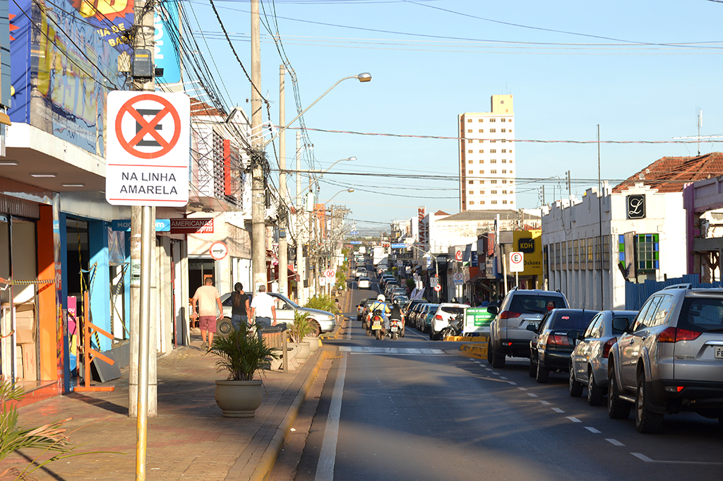 Prefeito de Santa Cruz anuncia fechamento do comércio aos sábados e supermercados aos domingos