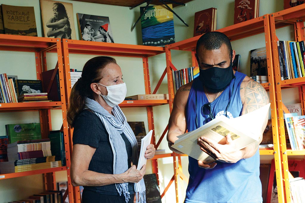 Vera revitaliza ‘Acogelc’ com biblioteca