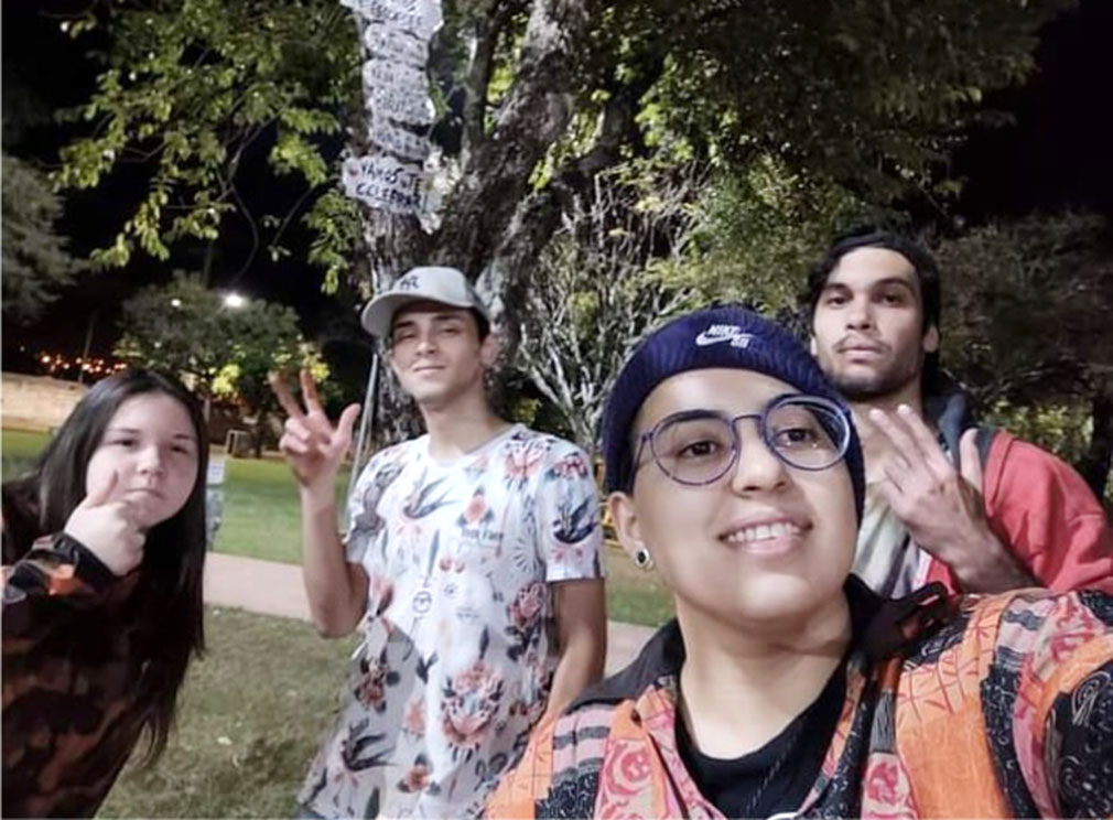 Um ano depois, jovens fazem homenagem a amigos mortos em acidente