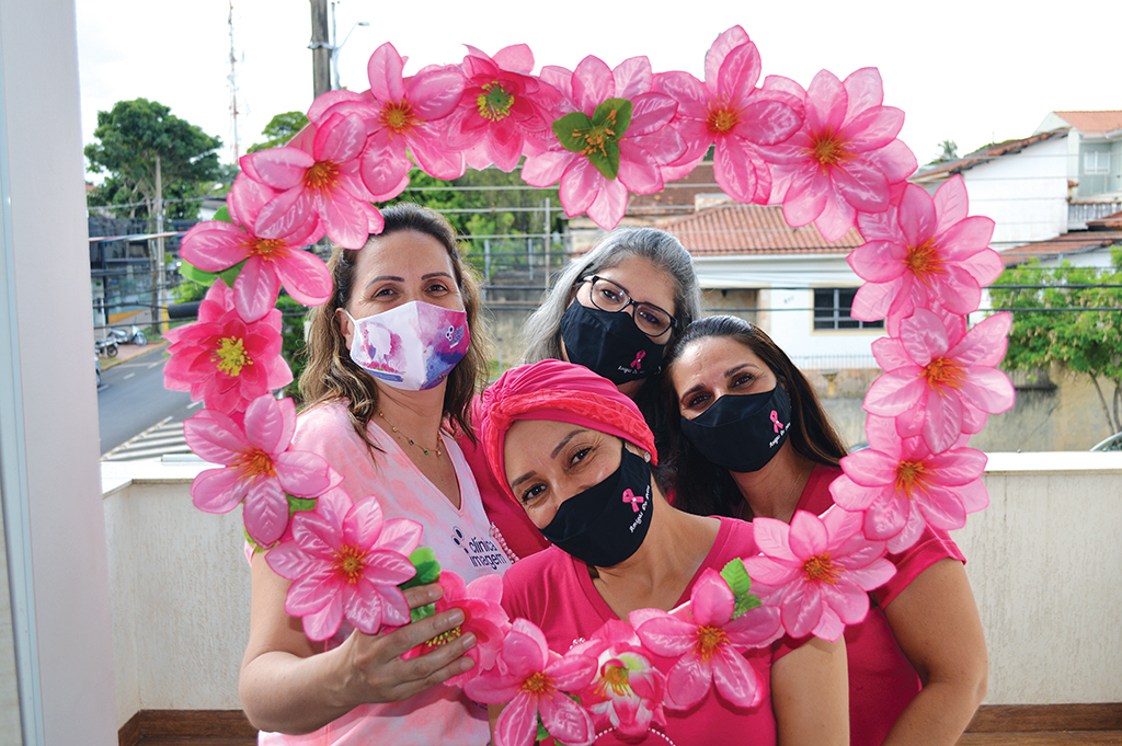 Grupo ‘Amigas do Peito’ surgiu de mulheres curadas do câncer