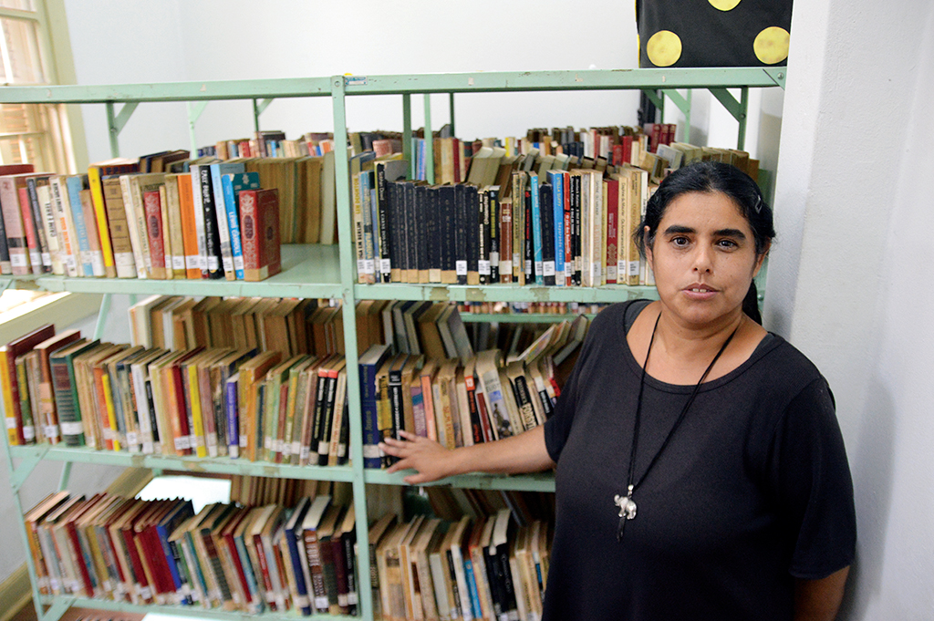Bibliotecária é investigada em sindicância e se diz perseguida pela administração