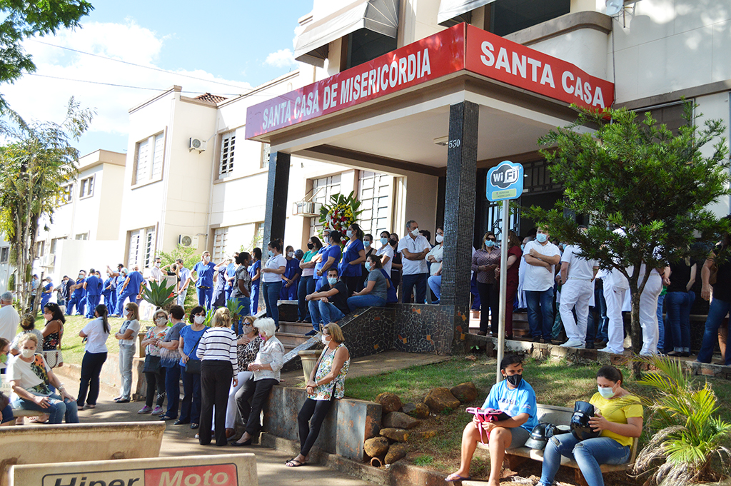 Santa Cruz do Rio Pardo se despede do médico André Coelho