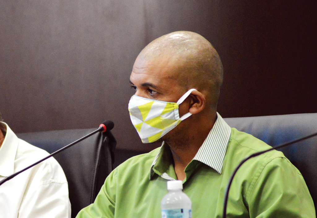 Vereador denuncia motos abandonadas pelo governo de Santa Cruz